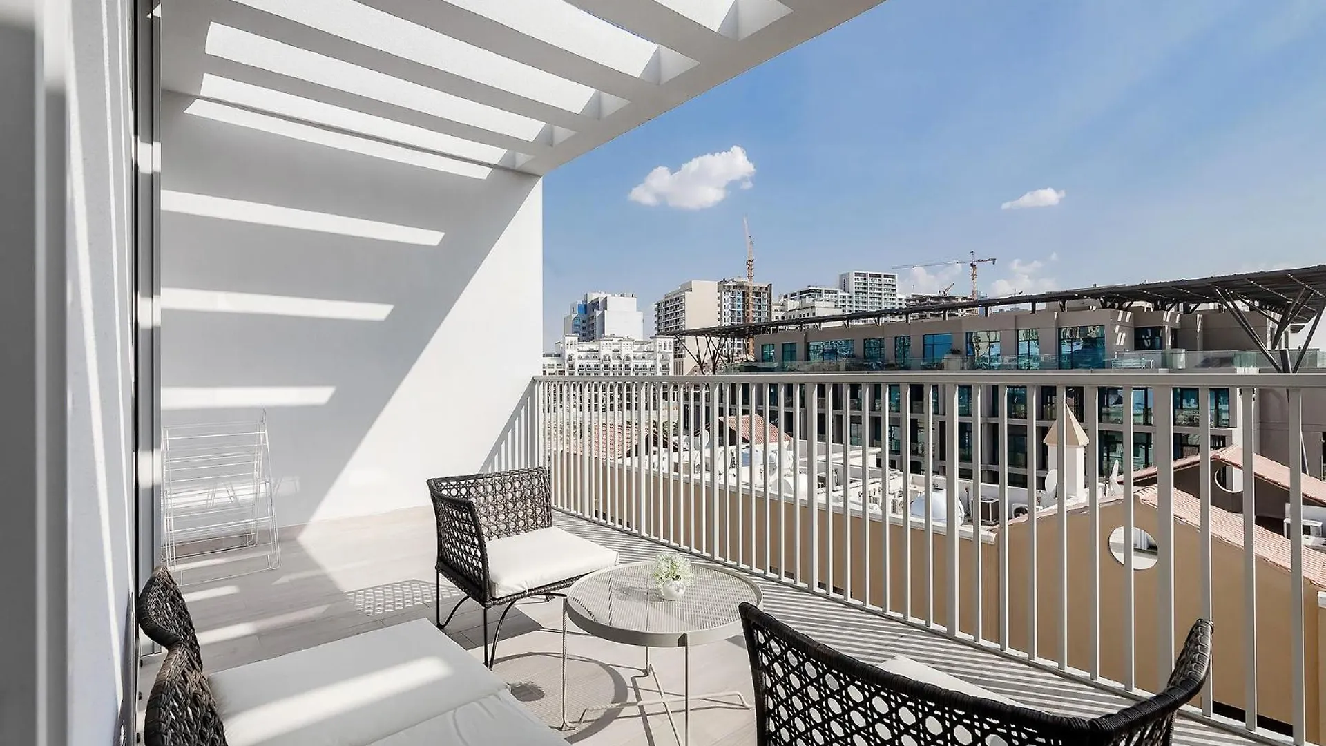 Bright 1Br With Balcony In Luma 22 Apartment Dubai
